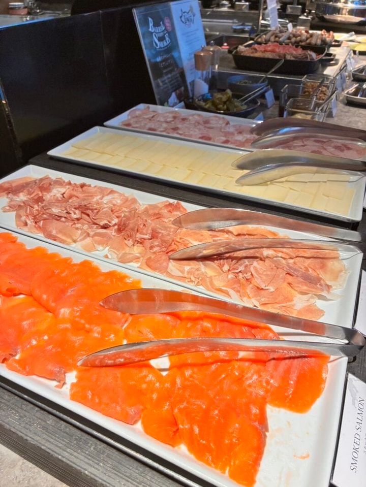 サーモン、生ハム、チーズ、ハム