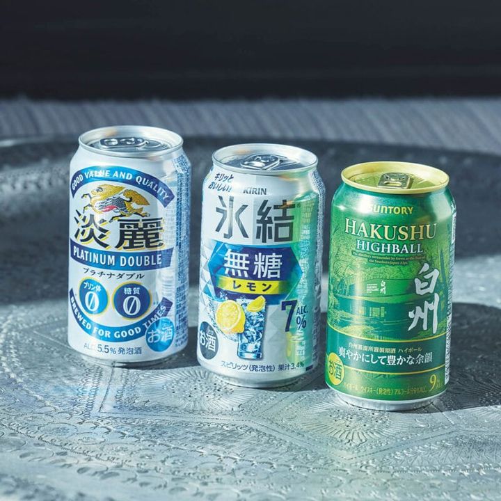 左から：淡麗プラチナダブル、氷結®無糖 レモン（ともにキリン）、プレミアムハイボール 白州（サントリー） 「地方のホテルではコンビニで買える缶が重宝しますね」