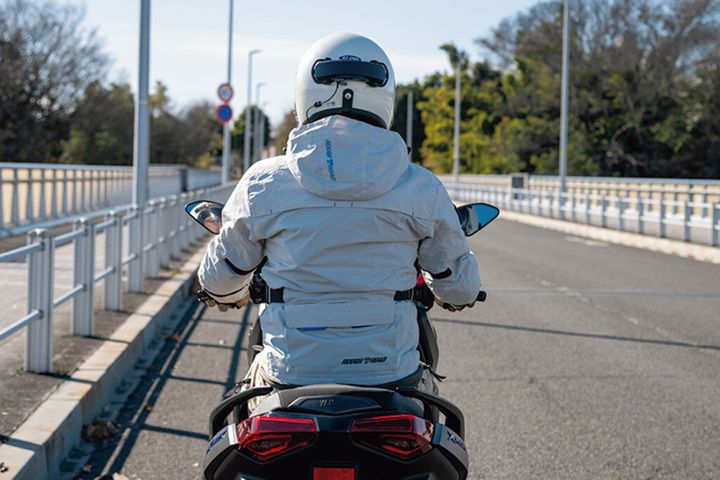 【アド・サウンド】耳を塞がない新発想！ヘルメットをスピーカーに変える次世代サウンドシステム