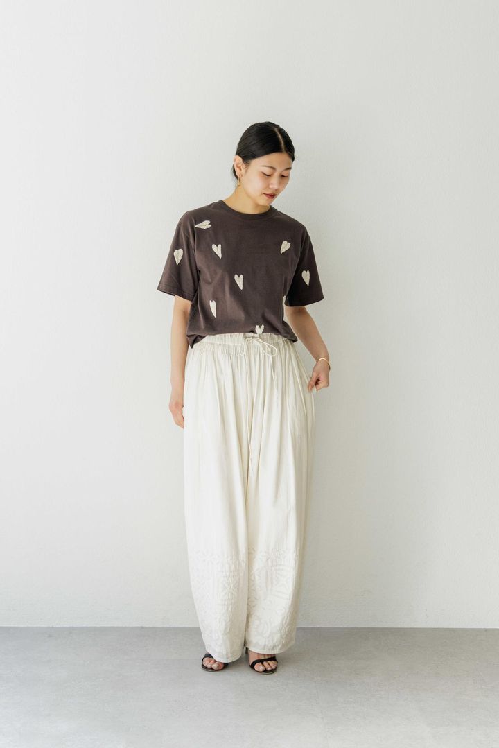 画像: Tシャツ￥16,500＜3月中旬入荷予定＞・パンツ￥30,800＜3月5日入荷予定＞（ドゥリティエ） www.palcloset.jp