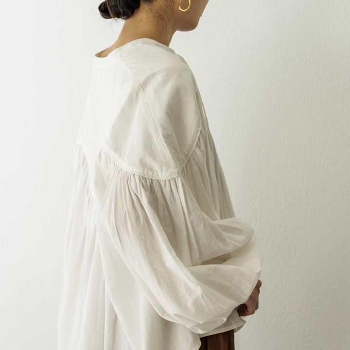 画像1: トレンド感のある濃いめのブラウンカラーを効かせたエスニックコーデ