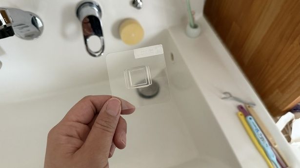 取り付けはこのフィルムフックを使えば簡単 （C）yui／レタスクラブ