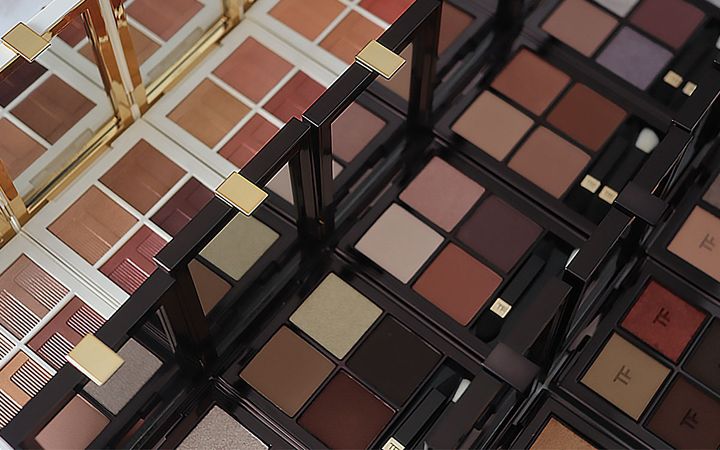 名品アイシャドウパレット「アイ カラー クォード」がリニューアル