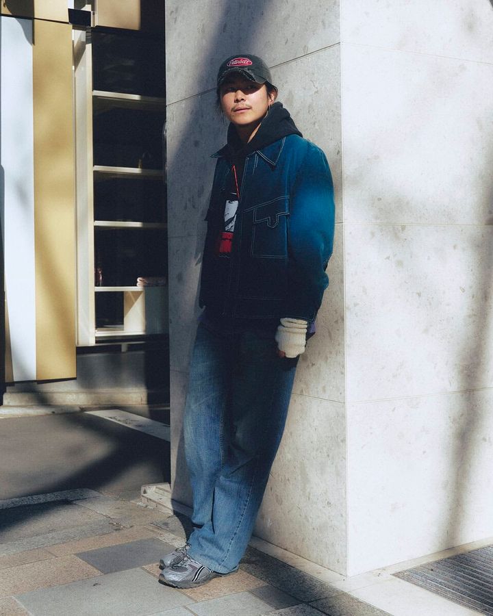 【スナップ】主張の強すぎない挿し色を随所に効かせた上級者コーデ