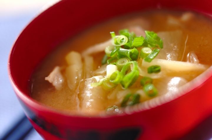 ジャガイモと玉ネギのみそ汁