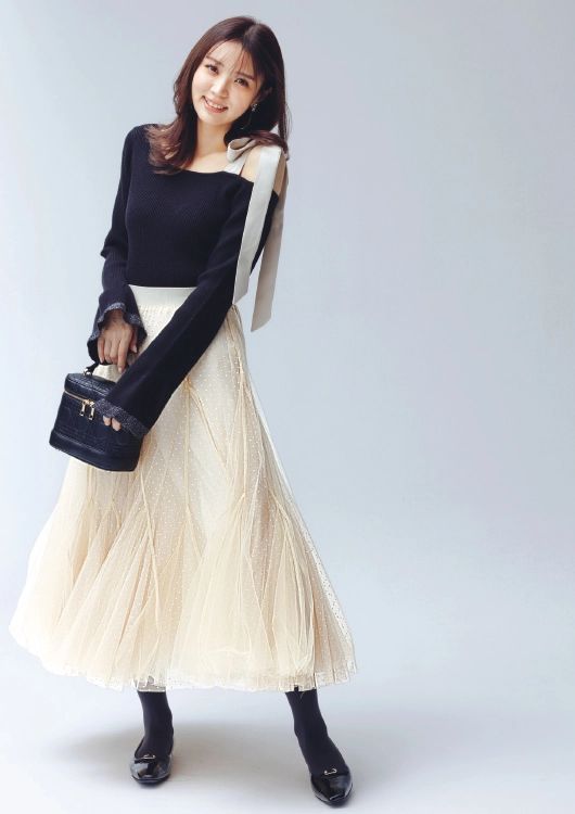 【毎日コーデ】黒とベージュの配色でリッチな休日コーデの完成♡