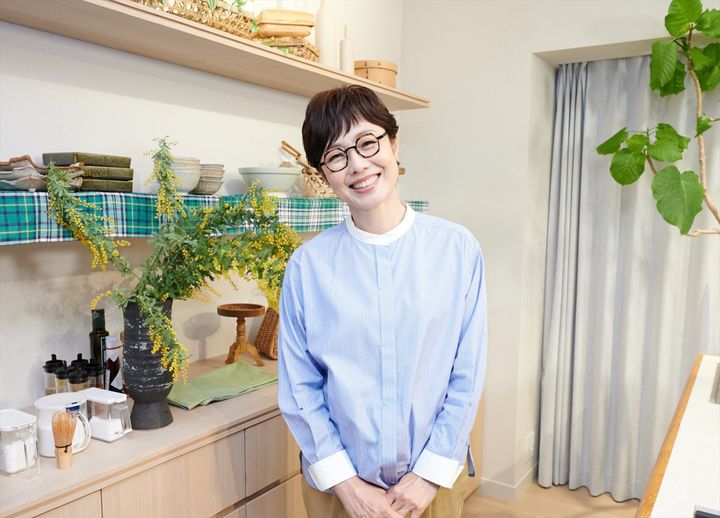 新番組『有働由美子の健康案内人！』より有働由美子 （C）テレビ朝日 width=