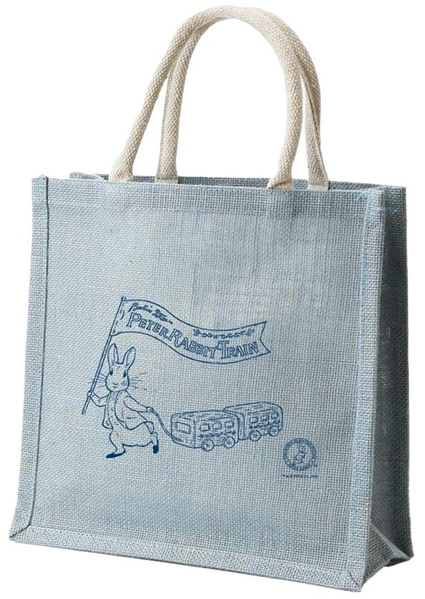 優秀作品20名に贈られる「特製アートトート」。スモークブルーのジュート素材が大人かわいい