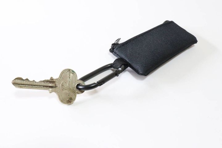 スリムコインケース オーバルカラビナ付き カラビナ使用例