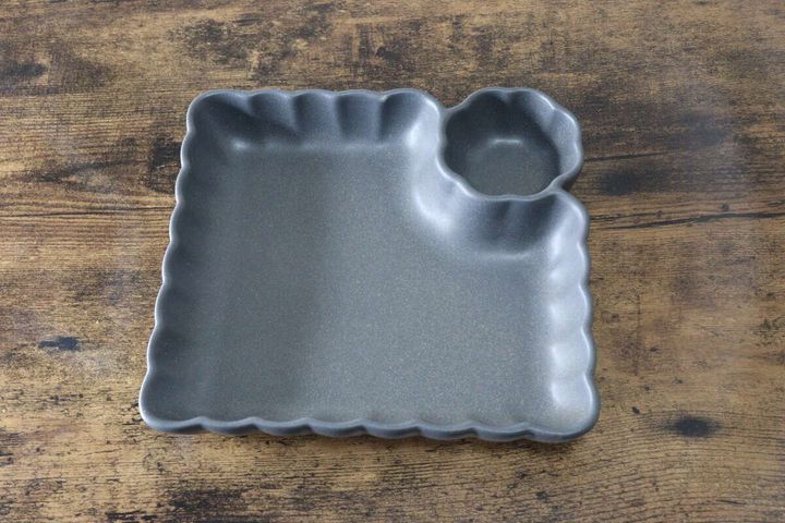 ダイソーの深皿仕切り皿のパッケージ