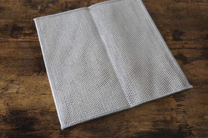 ダイソーのダブルメッシュクロスは25cm×25cmサイズ