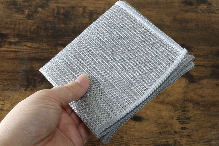 ダイソーのダブルメッシュクロス 食器洗い用は四つ折りでも使いやすい