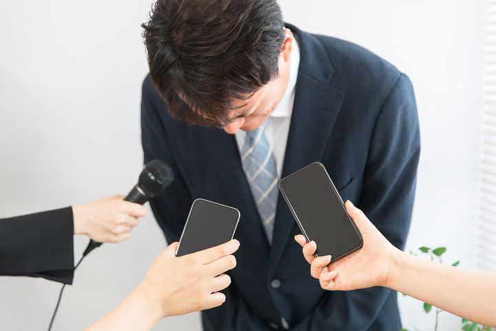 不倫などで活動自粛する芸能人。自粛は必要？ ※画像はイメージです