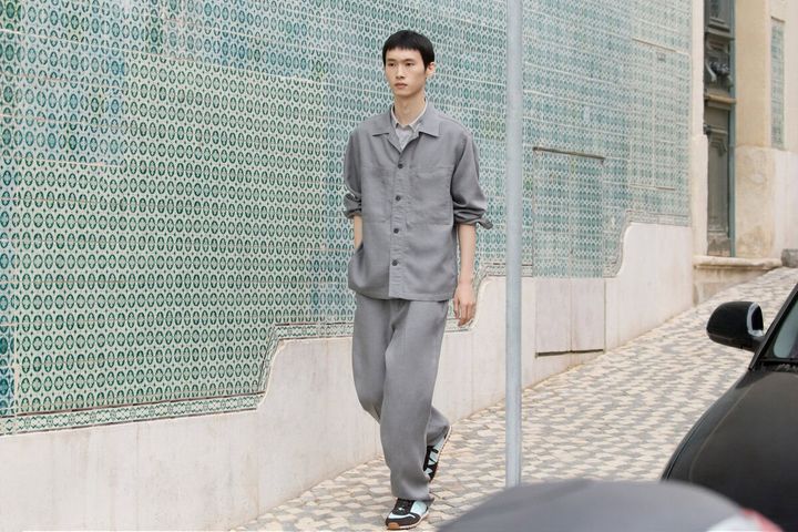 UNIQLO : C（ユニクロ：シー）初となるプレミアムリネン カプセルコレクションが4月3日（金）より発売する。最適な一色が見つかる、定番リネン 40 色超のカラーパレットに注目。