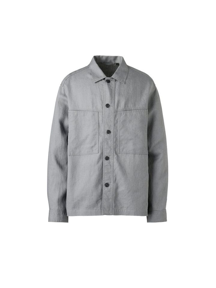 メンズ のシャツジャケットは、ワークウェアにインスピレーションを得た軽やかな着心地が魅力。シンプルなワイドテーパードシルエットのリネンパンツは、デザイン性と快適な履き心地を両立する。