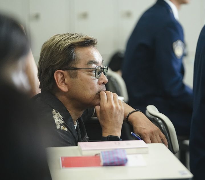 『ひとつ屋根の下』、『Dr.コトー診療所』シリーズなど、数々のヒットドラマを手がける。