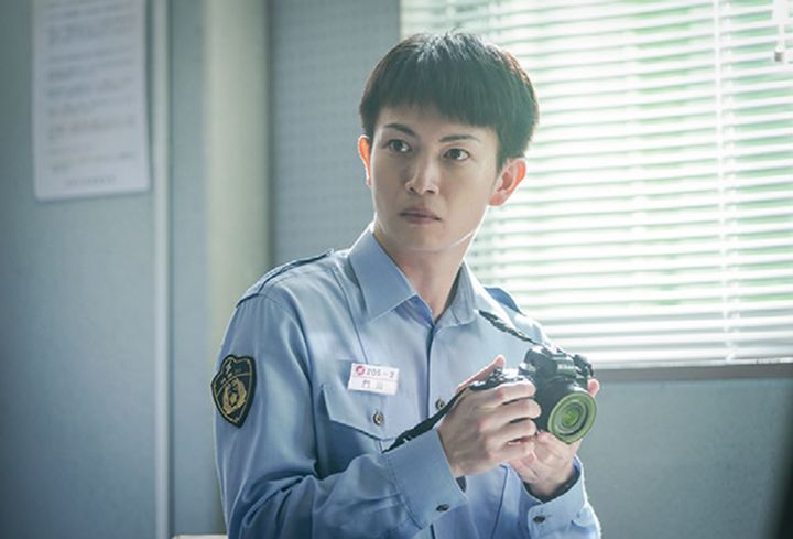 【綱 啓永】卒業式用のスライド撮影も任されるカメラ好きの門田陽光を演じた。