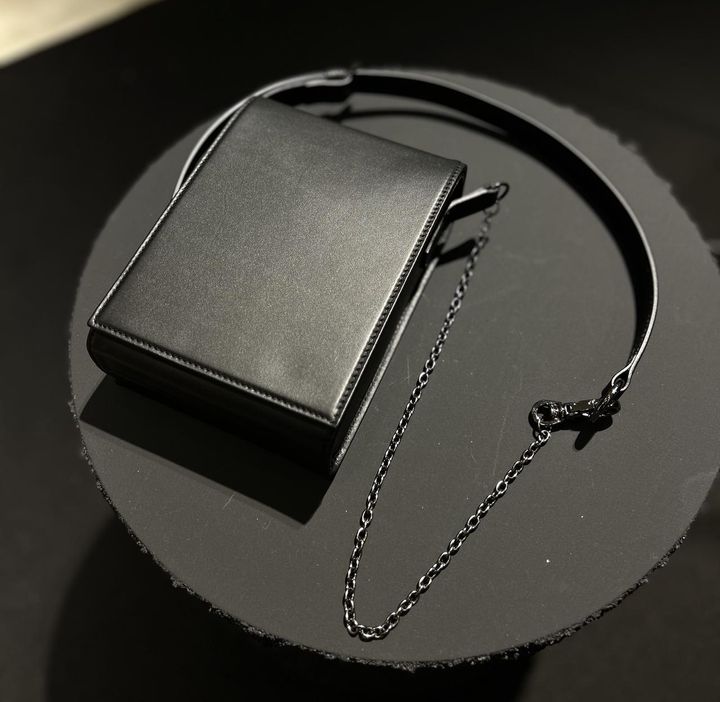 画像: 【ミズイロインド】チェーンコンビショルダーストラップバッグ［縦19×横14×マチ6㎝］¥55,000 mizuiroind.jp