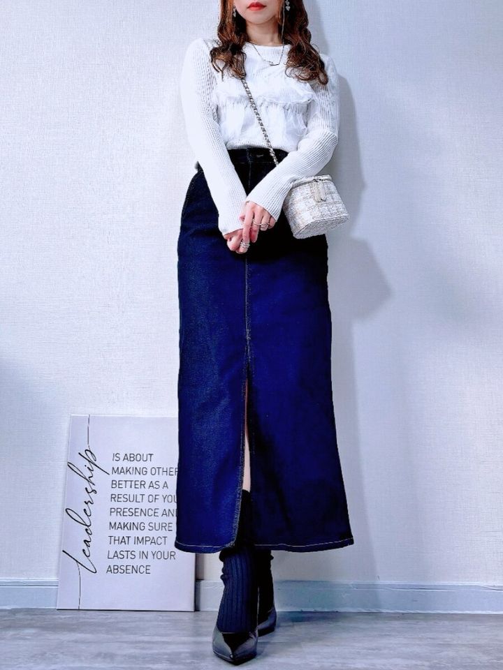 cocaチュールドッキングリブニットとデニムスカートコーデ