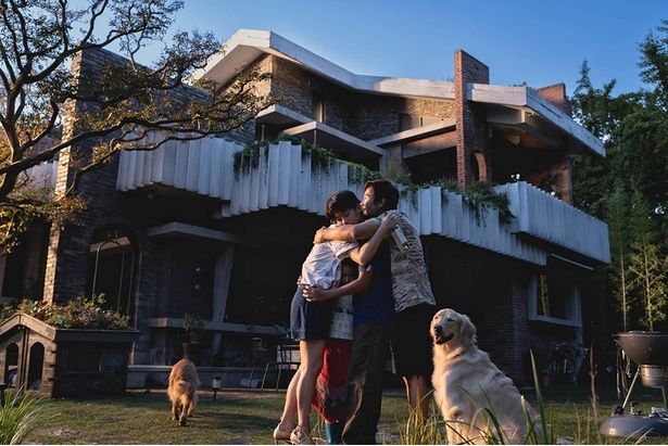 家族と家を守ろうとするマンスの行く末は!? [c]2025 CJ ENM Co., Ltd., MOHO FILM ALL RIGHTS RESERVED