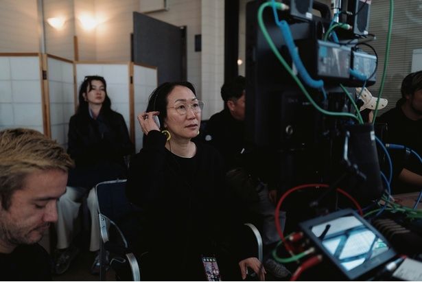 『37セカンズ』で長編デビューし、「TOKYO VICE」や「BEEF/ビーフ ～逆上～」にも参加したHIKARI監督 [c]2025 Searchlight Pictures. All Rights Reserved.