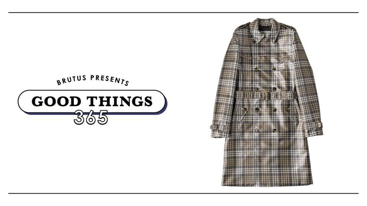 〈バーバリー〉のトレンチコート