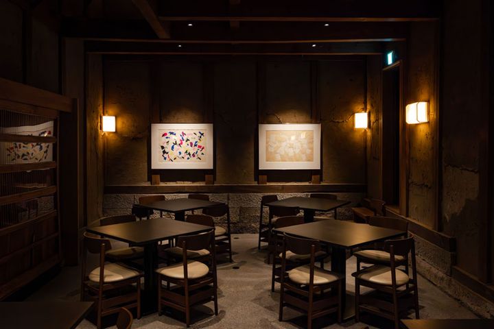 かつてガラス器などが収蔵されていた土蔵を、モダンに再生