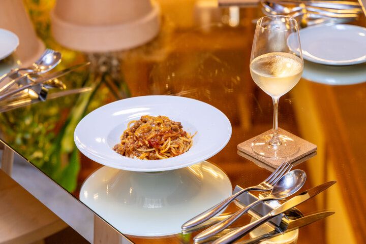 城崎温泉の夜をゆったりと楽しむ、地元食材を大切にするレストラン「YOL」