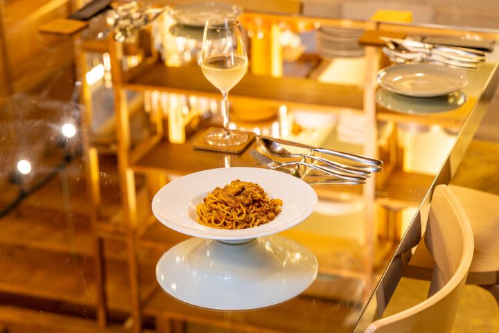 城崎温泉の夜をゆったりと楽しむ、地元食材を大切にするレストラン「YOL」