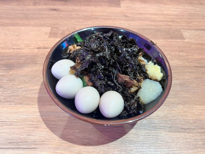 『キング肉盛り～ゴジラコラボ～ 怪獣王級肉盛りミニ丼』