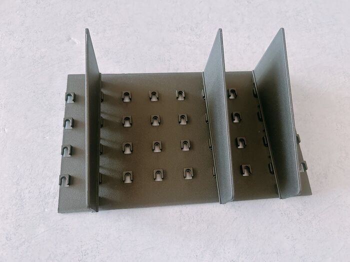 【100均】モタモタ解消！車移動がちょこっと快適になる「穴だらけの板」の正体は？