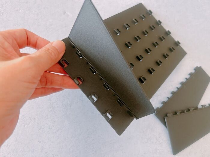 【100均】モタモタ解消！車移動がちょこっと快適になる「穴だらけの板」の正体は？