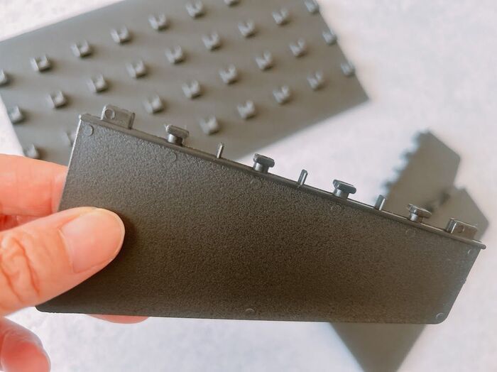 【100均】モタモタ解消！車移動がちょこっと快適になる「穴だらけの板」の正体は？