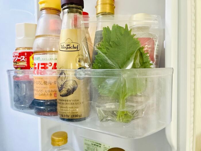 【セリア】大人気アイテムが袋タイプに進化！「自立してすっきり収納」「もうシナシナさせない」