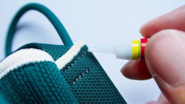 知らなかった！『瞬間接着剤』の便利な使い道。指に付いちゃった時の対処法も