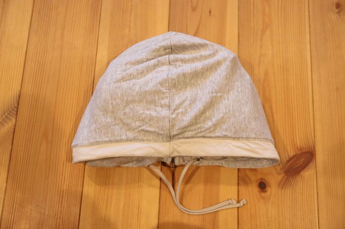 パーカーが超コンパクトに！？春のお出かけに大活躍の予感。便利なたたみ方をチェック♡