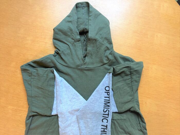 パーカーが超コンパクトに！？春のお出かけに大活躍の予感。便利なたたみ方をチェック♡