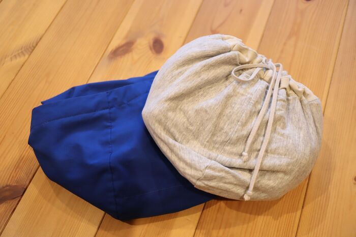 パーカーが超コンパクトに！？春のお出かけに大活躍の予感。便利なたたみ方をチェック♡