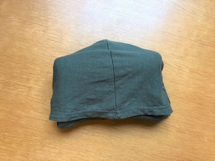 パーカーが超コンパクトに！？春のお出かけに大活躍の予感。便利なたたみ方をチェック♡