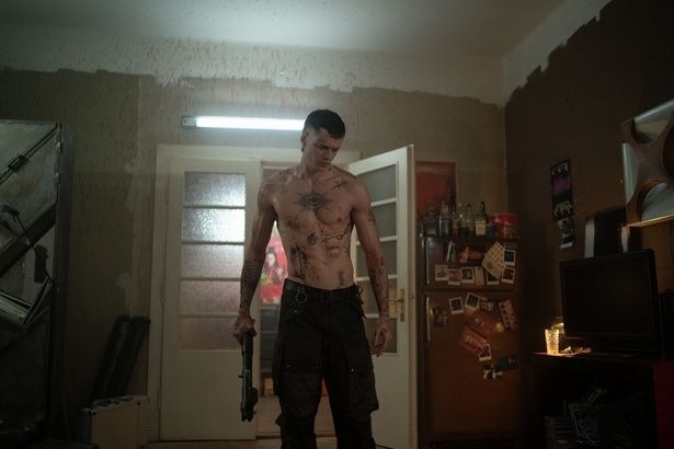 ビル・スカルスガルドが主人公のエリックを演じる(『ザ・クロウ』) [c] 2024 Yellow Flower LLC [c] 2024 LIONS GATE ENTERTAINMENT INC. ALL RIGHTS RESERVED.