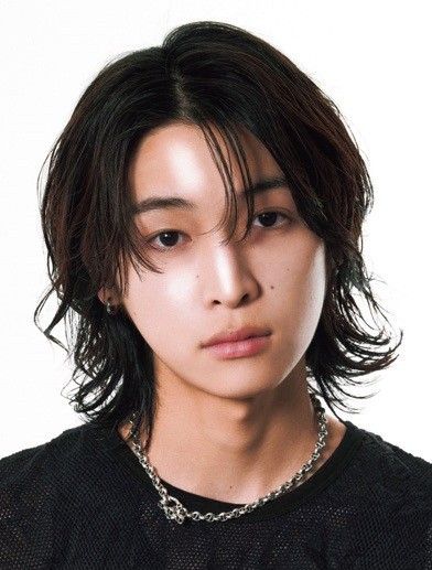 今っぽ髪の必須条件 “シースルーバング×ミディアムヘア” 