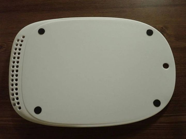 DAISO(ダイソー)：水切りできるまな板