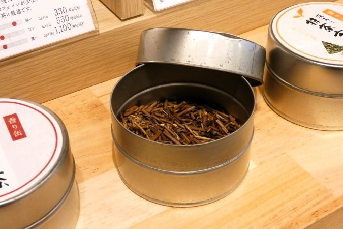 田頭茶舗＆ゆい庵 福岡赤坂店 茶葉を実際に香れる