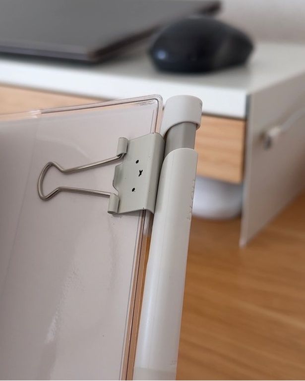 ダブルクリップでペン差しに ▶引き出しの中でも (C)のものも