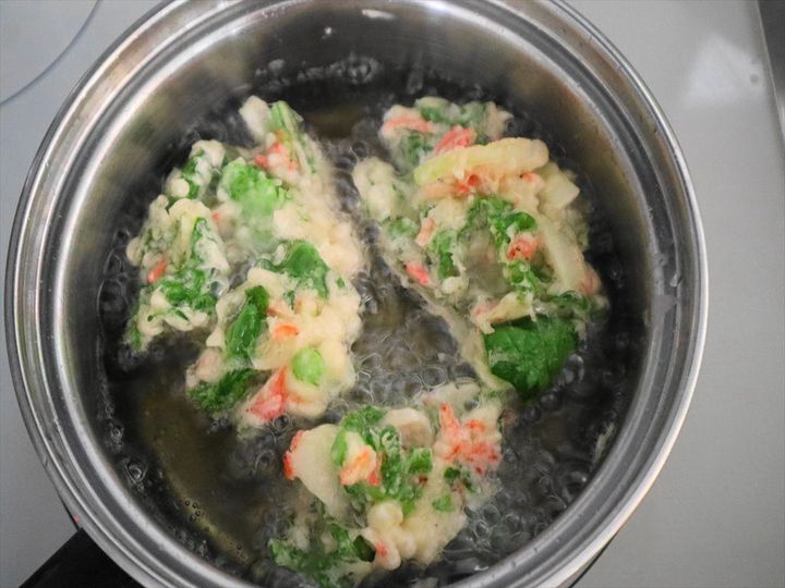 菜の花と干しえびの春色かき揚げ