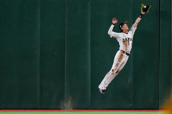 最終回に好捕を見せた侍ジャパン・周東佑京（C）Getty Images