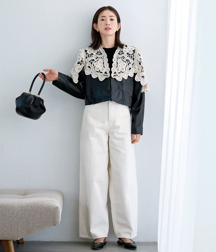 高垣麗子 レザージャケット ホワイトデニムパンツ コーデ