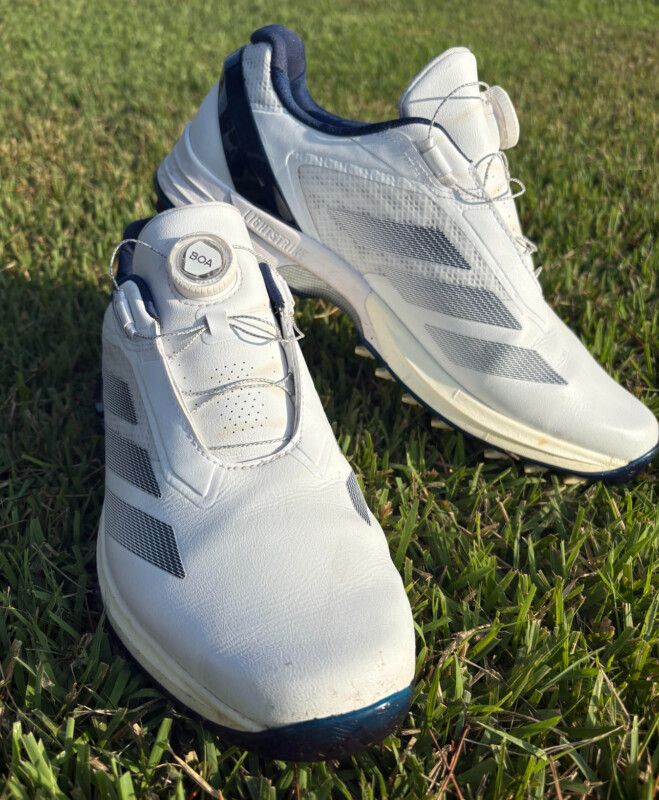 傾斜からのショットに強い！疲れた足でも踏ん張れるゴルフシューズ