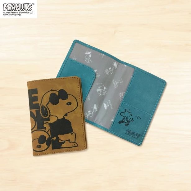 「パスポートカバー」(各3080円)