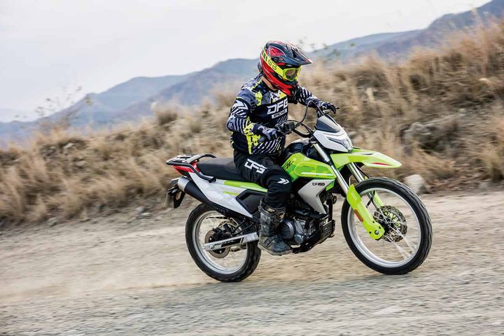 参考までに試乗した「CFLITE」は、現在はまだ日本での正式販売には至っておらず、開発車両の段階。キャブレター仕様でABS非搭載のため現状では販売が難しいが、将来的にはインジェクション化され、ABSを装備し、ユーロ5＋に対応したモデルが「CFLITE」ブランドとして展開される予定だという。価格も抑えられる見込みで、今後の動向が注目される。